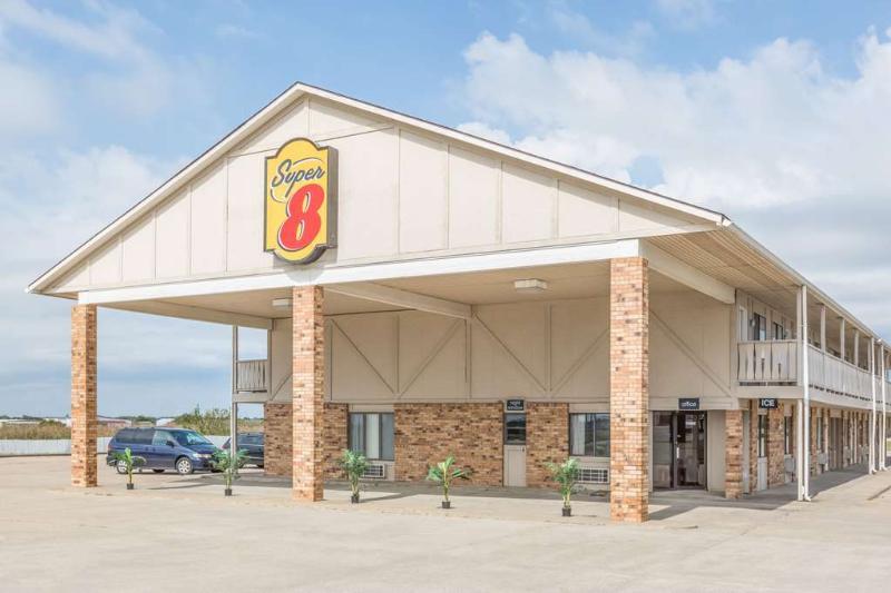 Super 8 By Wyndham Butler Hotel Exterior foto