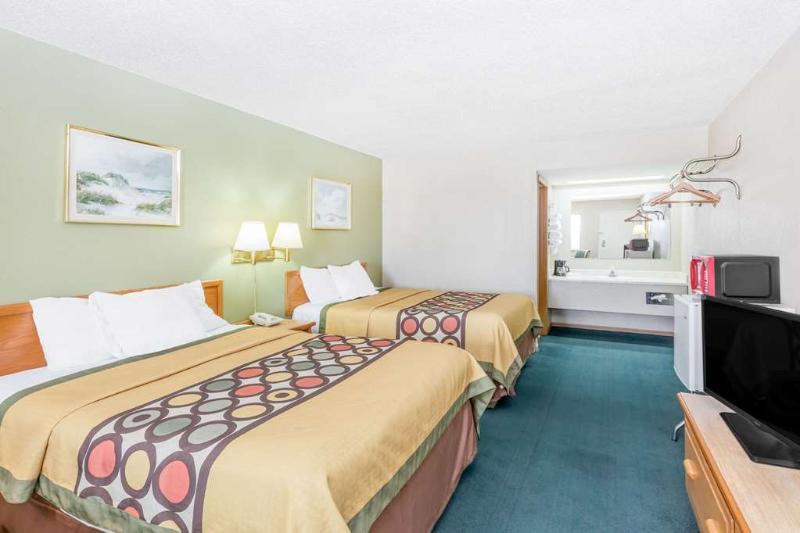 Super 8 By Wyndham Butler Hotel Exterior foto